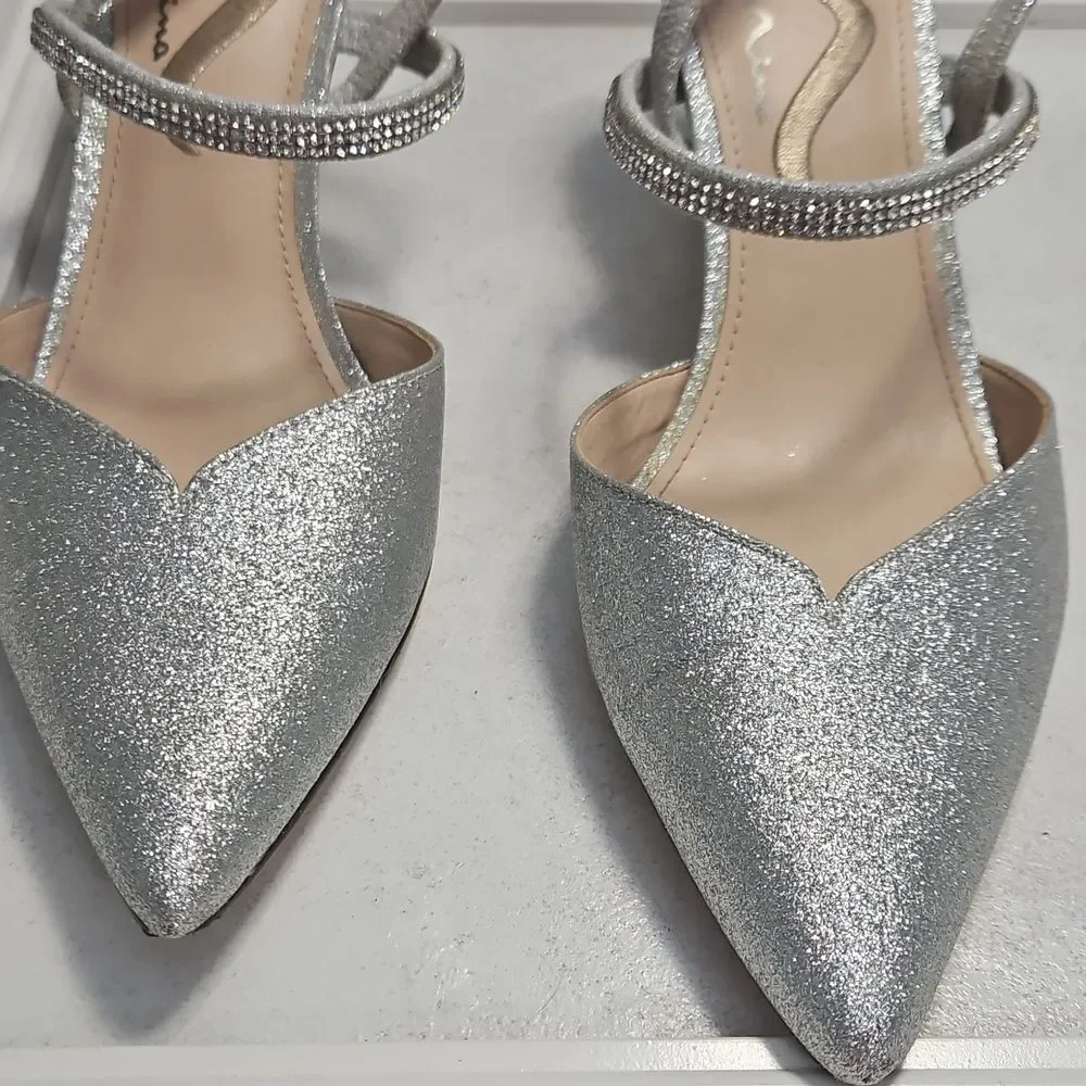 Nina Billie Silver Glitter Heels Size 7.5M